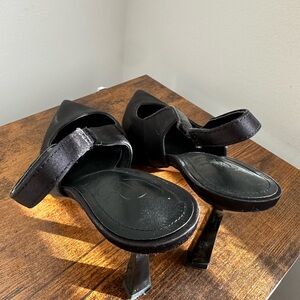 Black Heels with Soft Straps and Minimalist Design